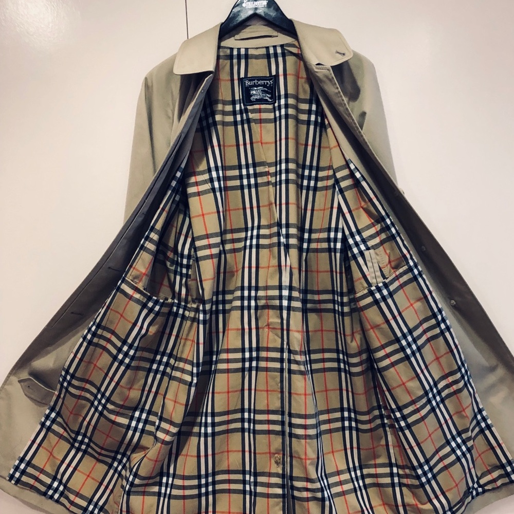 BURBERRY TRENCH COAT( woman’s)